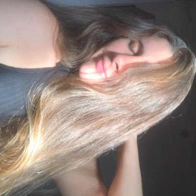IsabelR1256's profile picture. Twitter voltou e eu não consegui entrar no antigo. por esse motivo criei esse 🫨