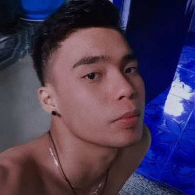 SuratRacel32397's profile picture. 