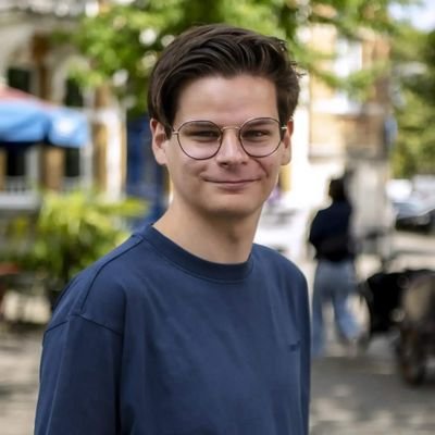 21 | Voorzitter JS Antwerpen ✊️ | Vooruit 🌹 | Sociaal Werk KdG