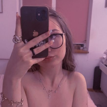 I'm available for incalls and outcalls 🥰💕sexting