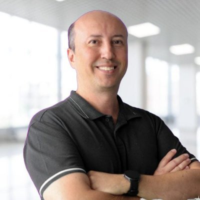 CEO Xistemas; IFP SENAI; Especialista IEV; Ex-Coordenador de CComp/RH/MKT/ADM e Contábeis da Anhanguera; fotógrafo amador e piloto de planador.