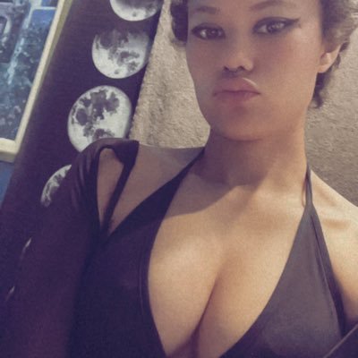 koalaniredd's profile picture. Nonbinary king wilding out