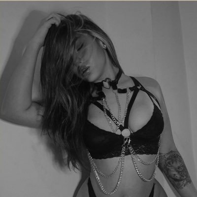 Dominant & seductive Mistress. Unlock your deepest desires with elegance. DM for sessions & submission. 💋 #FemDom #MistressLife
