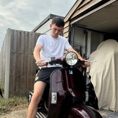 Paterzino's profile picture. Chelsea & Rangers. New account.