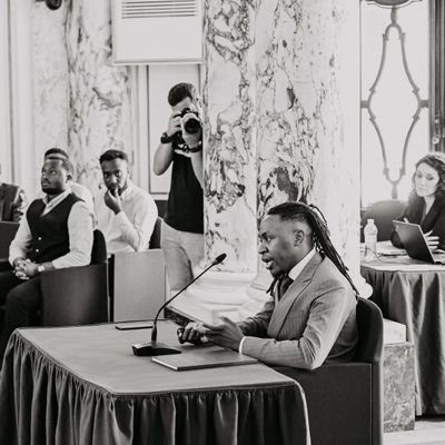 Software engineer💻| Data Evangelist📊| BookDragon📚| Melomaniac🎵| Cynophile 🐶| Cuisine Connoisseur 🍲 | Dreads Evangelist | Pan-African 🌍 Photophile 📸