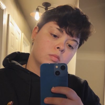 Variety Streamer | Plat on Valo | Insta + TikTok : ZurinTG | Banner credit to @ice_edits | they/them | Non-binary lesbian