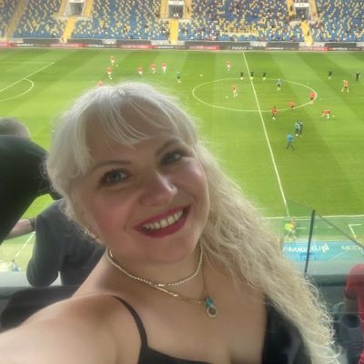 maidesoylu's profile picture. “Eleştiriye kapalı her düşünce cehaletle eşdeğerdir.Çünkü yalnızca cehalet gözleri kapalı inanmayı tercih eder’’