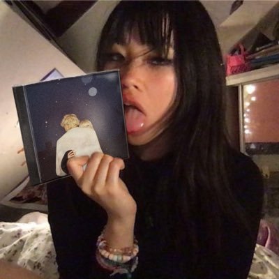 OwVixll's profile picture. 22 y/o.