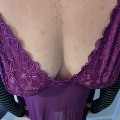 Bustyballbusta's profile picture. UK couple having a go at making fun content. Mainly ballbusting, handjobs and pussyplay with toys but open to try other things and open to ideas.