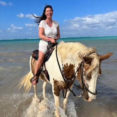 Photographer #blogger #mother #traveler #bigdoglover #coffee addict. Sharing thoughts, organic living & childrens products. Soaking up sunshine wherever I go!