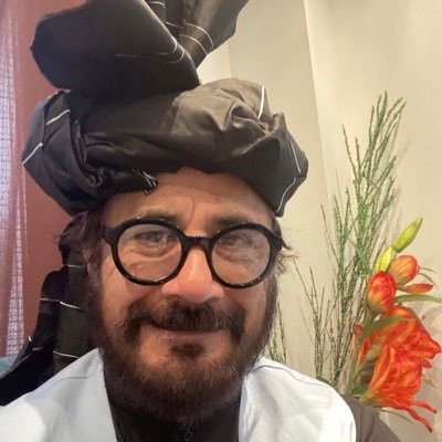 CEO Madina Pharmacy یوه عادي افغان چې غیر معمولي ځانګړتیاوې لري. د اقلیتِ لاچار سازمان نړیوال مشر. د رانا ازاد افغان خروټی ورور. 🇦🇫 ♥️ 🏳#Aqalyat_Lachar