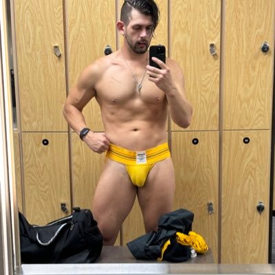 Horny Stud in the PNW. Hit me up for colabs. PDX-Seattle.