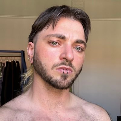 greeneyedTguy's profile picture. 18+ NSFW 👶 🚫 queer n trans ♎️ ♎️ ♒️ 🍭he/him 🍑 sensual bottom 🔥 green eyed himbo 💚