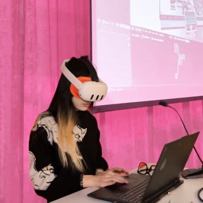 IxD Student at the Oslo School of Architecture and Design with a specialization in AI, HCI and Emerging Tech🧙♀️