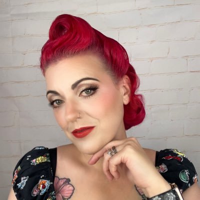 Youtuber 2k 🎞💄🛀🧜♀️💚💀
Beauty and bath addict, Lover of all things weird.
@letterboxlashes brand rep
For Business and PR contact charmedwench@outlook.com