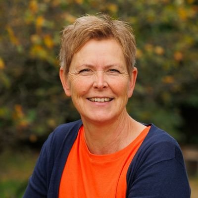 Moeder in mannengezin | insecten-vlindertic | vakleerkracht innovatief onderwijs | zzp als lessenmaker | https://t.co/qV6dNX1QxE | wandelen | bakken | m(h)aken