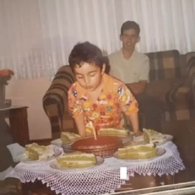 azizcandurany's profile picture. herkesin bakıp geçtiği yerdeyim.