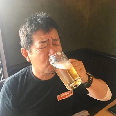 宮城蔵王の麓、遠刈田の地に大人の遊び場OUT DOOR BASEを設置。荒れた土地と小さい山小屋しかないけど、自然に包まれながらBASE内にて火おこし、焚火、BBQ、飯盒炊飯、ダッチオーブン&スキレットなどを使って野外料理、夜は空に輝く満面の星空を眺めながら酒を楽しんでます。
