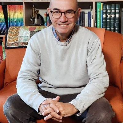 Filólogo, periodista y bibliotecario. Blog personal https://t.co/SoRXYxL0Ae
Actividades https://t.co/vm6e9ODZAA