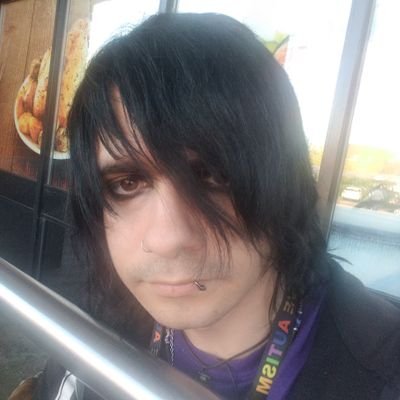 British emo stuck in the early 2000s. Pizza, music and videogames are the best things eva! #Anxiety #Depression #PTSD #AntiBullying #AutisticSpectrumDisorder