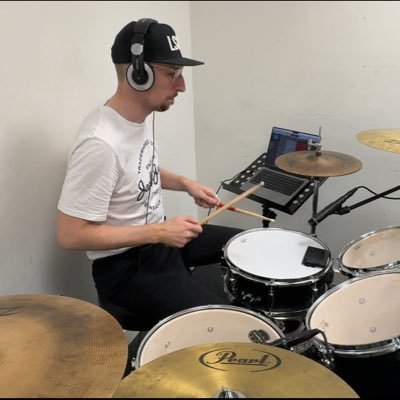 Music @itsgivingmusic Insta: codamusiclondon West Ham Season Ticket Holder ⚒️ 🎵 Music Coach | 🥁 Drum Lessons 📩 DM to book a session
