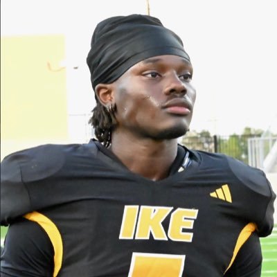 ReginaldClark07's profile picture. #7| Class of 2025| Eisenhower high school|3.3gpa|5’10 180lbs.|ATH|reginaldclark341@gmail.com| https://t.co/DexbGTu1Ms |346-288-9343