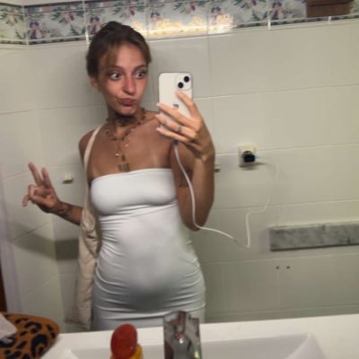 cestlabricot's profile picture. je vend mes pieds ! toutes les demandes sont accepté dm moi ici ou sur insta : Cestlabricott ✨