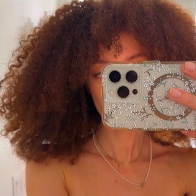 Hannacurls's profile picture. Prettiest girl with the prettiest feet. I don’t chat for free so pay before DM