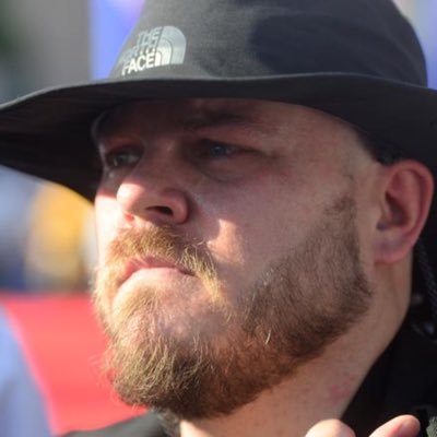 RickyChesterW's profile picture. Las de la foto son mis vecinas, bien putas; por cierto.