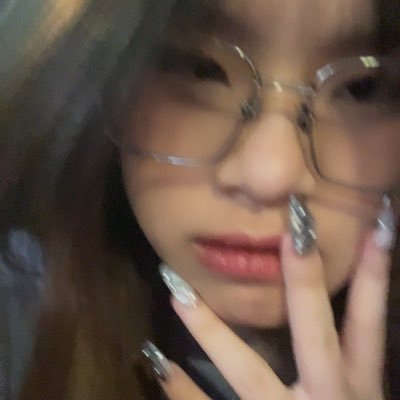 clairesxn's profile picture. i stream val ヾ(•ω•`)o