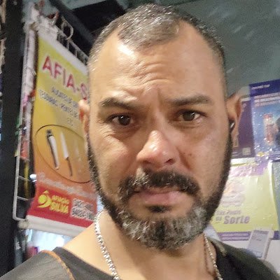 vai aparecer pessoas em nossas vidas umas pra ficar é te fazer feliz outras vão servir como lição é aprendizado. unas pra ficar. e outra vão ser livramentos!!!!