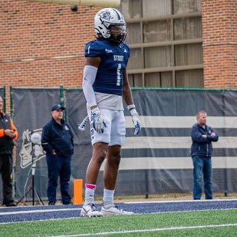 DavonteEvans16's profile picture. 