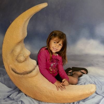 OLIVIAHYDEE's profile picture. i like sushi & opening portals