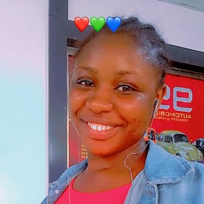 azeema_zee's profile picture. 