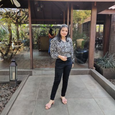 ashnakhan881's profile picture. Self Taught Designer