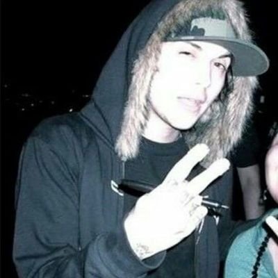 riaieromustdiee's profile picture. 