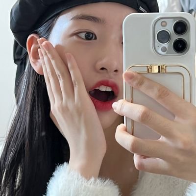 adrinaanatasha's profile picture. just a lil grass 🌱