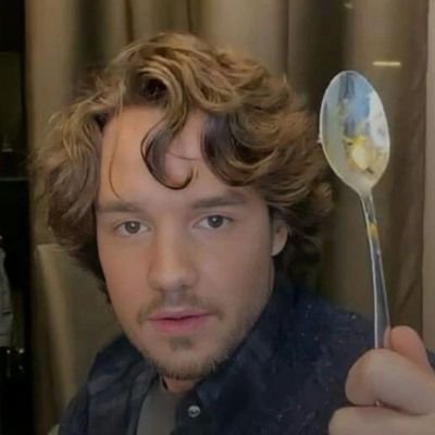 MichellePlesen's profile picture. Недопонятый гений, преисполненное сознание