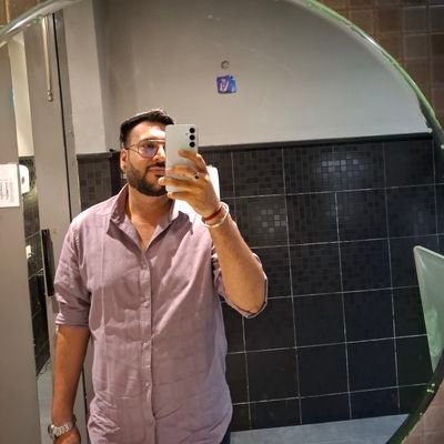 Respidute's profile picture. is it necessary to write ✍️