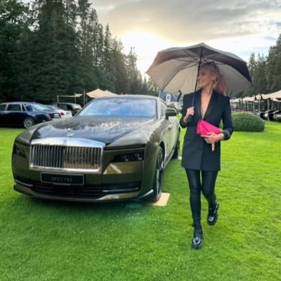 I’m a caring and honest lady I’m a billionaire I came from wealthy family I came here to help the poor in any situation💵💴💰