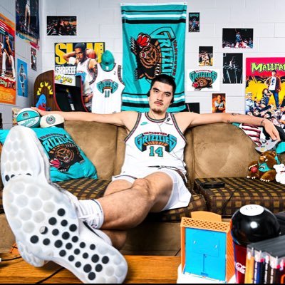 myles_g_11's profile picture. @chelseaFC/@houstontexans/@memgrizz Toko-ekambi enthusiast