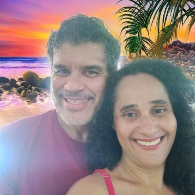 Amamos compartilhar um cafezinho à tarde. Exploramos a não monogamia buscando liberdade e autenticidade. Descubra como romper padrões e transformar a vidas.