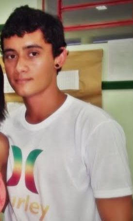 Quem tem um amigo, mesmo que um só, não importa onde se encontre, jamais sofrerá de solidão; poderá morrer de saudades, mas não estará só.