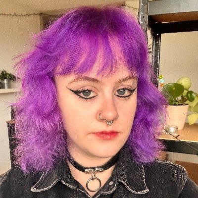 De naam is Nina | 23 | stay silly | Mauwend Meisje :3 | Swans fangirl | Heel normaal over organische chemie | Autistisch & bi | priv: @PrievNa