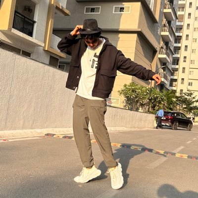 LAshwath1's profile picture. kill them with ur success
bury them with your smile 😊😊
thalapathi veriyan