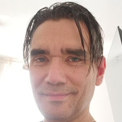 davidgomez0974's profile picture. Chanter Pour Ceux Qui Sont Loin de Chez Eux .  50 años , Venezolano . Nada golpea más duro que la vida PERO está en ti levantarte o quedarte en el piso .