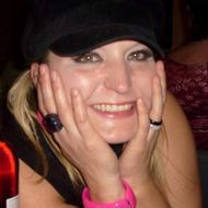 Medical practitioner. Alternative medicine, raw food addict, passionate about wine, like to help people