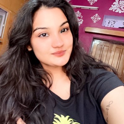 Khushi_0527's profile picture. 