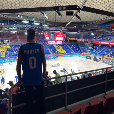 Ex-jugador basket, amante del 🏀 , / Community manager @tiempomuerto3
