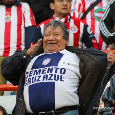 Psiquiatra sin licencia, del tuzo, experto en absolutamente todo.